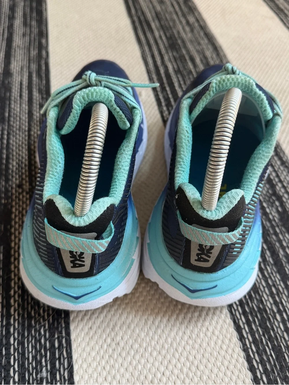 Hoka Bondi 5 Lightweight Women's Neutral Running Shoes in Navy & Aqua Sz. 7.5